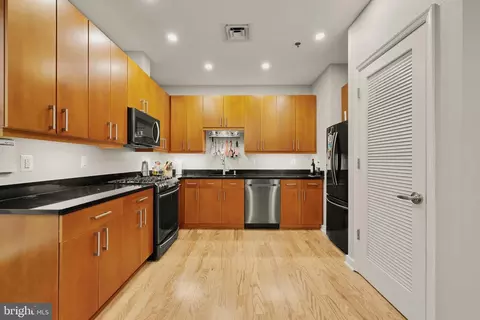 Kitchen - 675 E St NW #350, Washington, DC 20004 photo 2 of 4