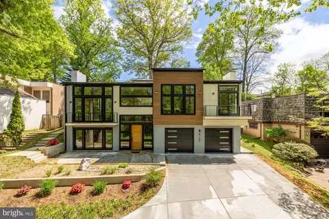 Exterior - 8165 E Beach Dr NW, Washington, DC 20012 photo 9 of 10