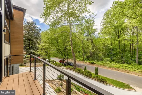 Exterior - 8165 E Beach Dr NW, Washington, DC 20012 photo 3 of 10