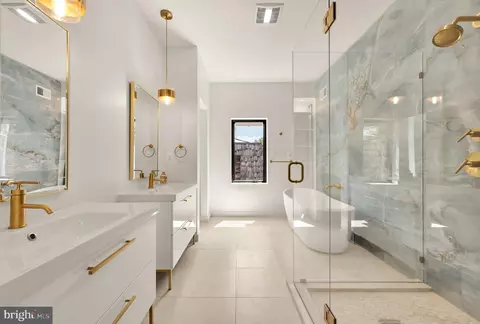 Bath - 8165 E Beach Dr NW, Washington, DC 20012 photo 1 of 5