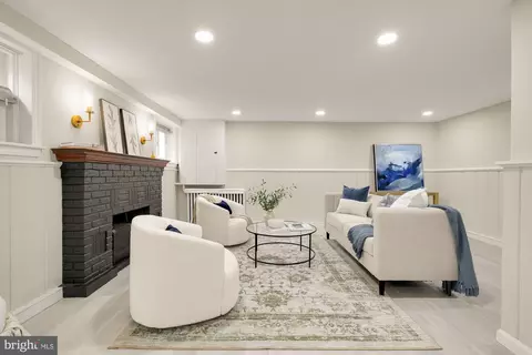 Living - 325 Oglethorpe St NW, Washington, DC 20011 photo 4 of 4