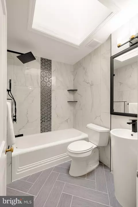 Bath - 325 Oglethorpe St NW, Washington, DC 20011 photo 5 of 6
