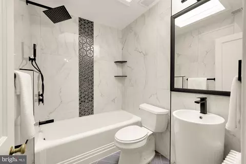 Bath - 325 Oglethorpe St NW, Washington, DC 20011 photo 4 of 6