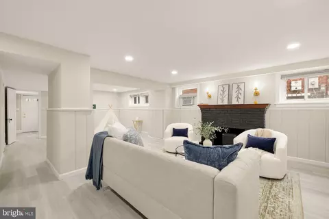 Living - 325 Oglethorpe St NW, Washington, DC 20011 photo 3 of 4