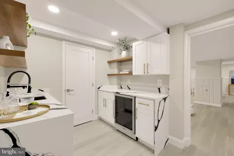 Entry Way - 325 Oglethorpe St NW, Washington, DC 20011 photo 5 of 7