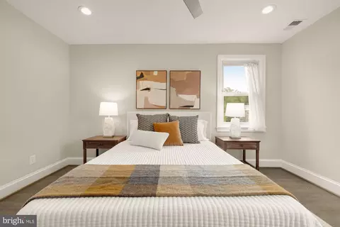 Bedroom - 325 Oglethorpe St NW, Washington, DC 20011 photo 2 of 7