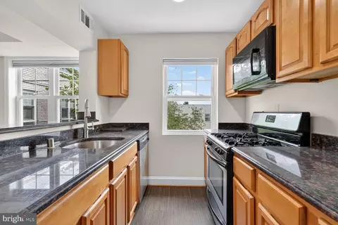 3868 9th St SE #301, Washington, DC 20032