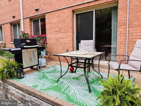 2710 Macomb St NW #111, Washington, DC 20008