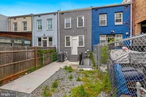 Exterior - 1721 L St NE, Washington, DC 20002 photo 4 of 5