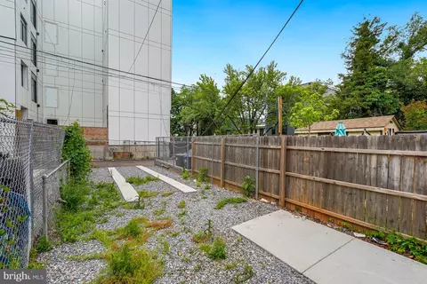 Exterior - 1721 L St NE, Washington, DC 20002 photo 2 of 5