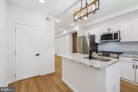 Entry Way - 1721 L St NE, Washington, DC 20002 photo 8 of 11
