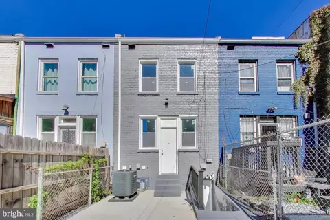 Exterior - 1721 L St NE, Washington, DC 20002 photo 3 of 5