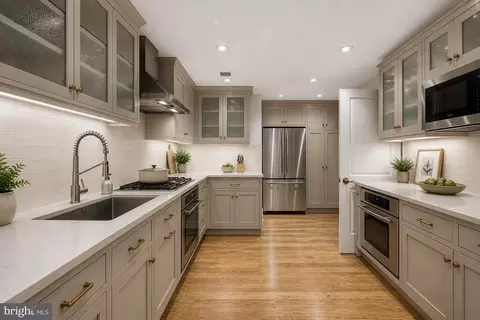 4100 Cathedral Ave NW #615, Washington, DC 20016