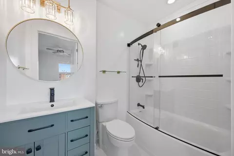 Bath - 401 15th St SE #401, Washington, DC 20003 photo 3 of 3