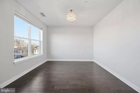 Living - 401 15th St SE #401, Washington, DC 20003 photo 3 of 3