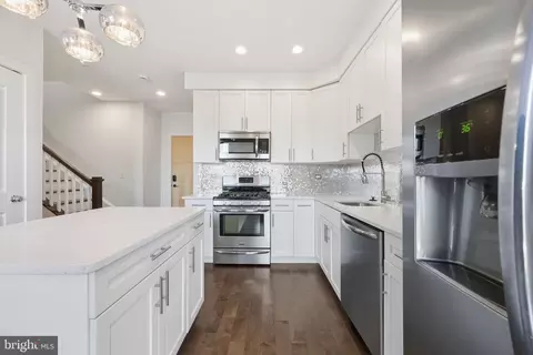 Kitchen - 401 15th St SE #401, Washington, DC 20003 photo 2 of 2