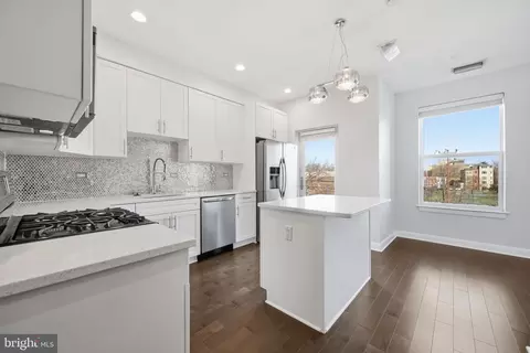 Kitchen - 401 15th St SE #401, Washington, DC 20003 photo 1 of 2