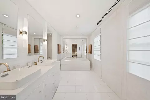 Bath - 2118 S Street St NW, Washington, DC 20008 photo 2 of 4