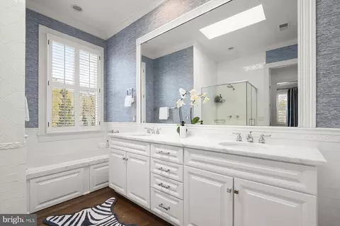 Bath - 419 G St SE, Washington, DC 20003 photo 2 of 5