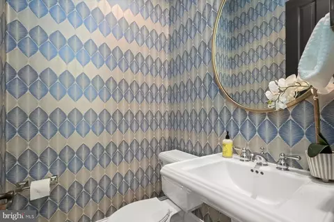 Bath - 419 G St SE, Washington, DC 20003 photo 1 of 5