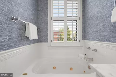 Bath - 419 G St SE, Washington, DC 20003 photo 3 of 5
