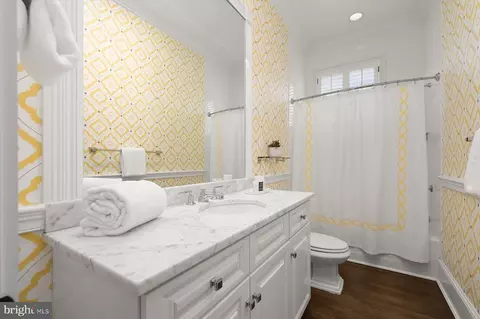 Bath - 419 G St SE, Washington, DC 20003 photo 4 of 5