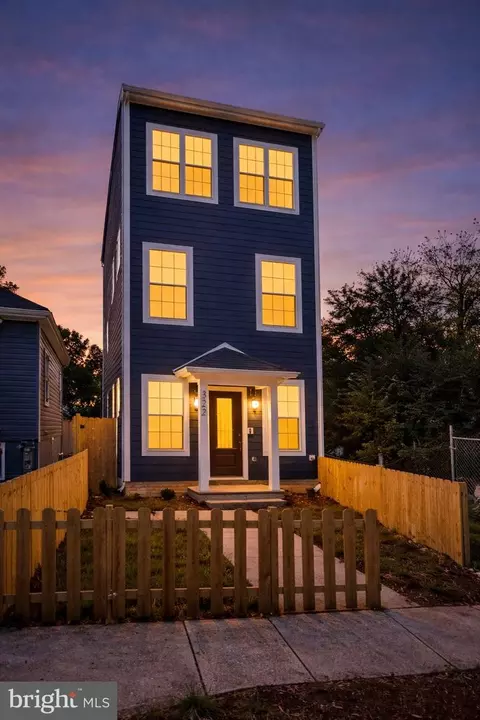 322 56th St NE, Washington, DC 20019
