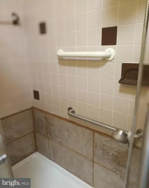 Bath - 1010 10th St NE, Washington, DC 20002 photo 2 of 4