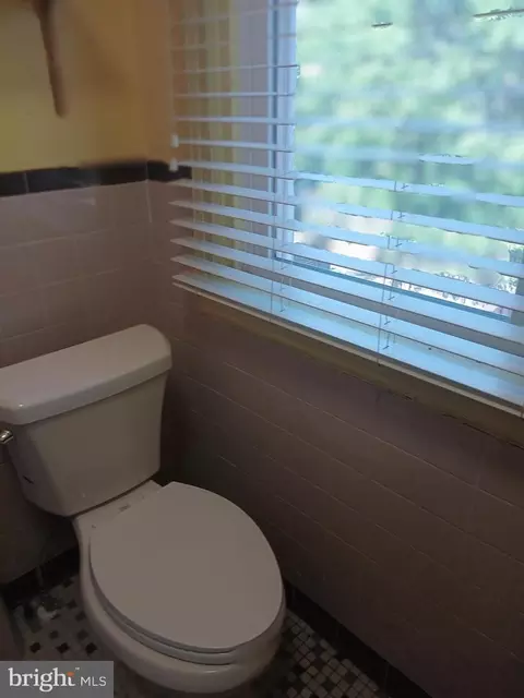 Bath - 1010 10th St NE, Washington, DC 20002 photo 3 of 4