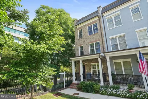 512 Regent Pl NE, Washington, DC 20017