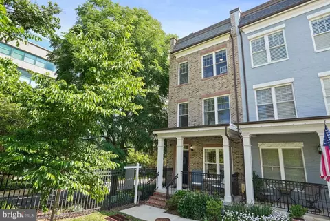 512 Regent Pl NE, Washington, DC 20017