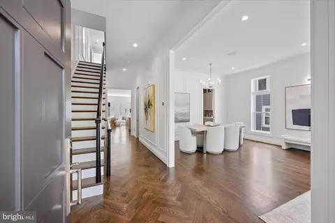 4631 49th St NW, Washington, DC 20016
