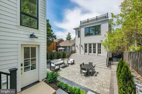 4631 49th St NW, Washington, DC 20016