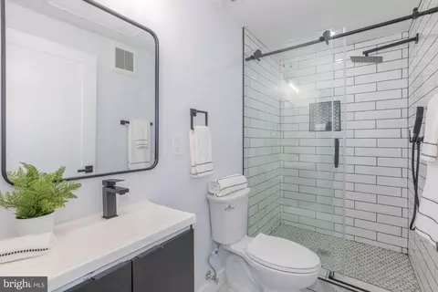 Bath - 1012 17th Pl NE #SEVEN, Washington, DC 20002 photo 1 of 4