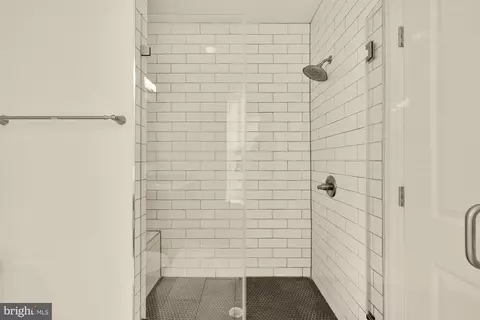 Bath - 760 Gresham Pl NW, Washington, DC 20001 photo 3 of 4