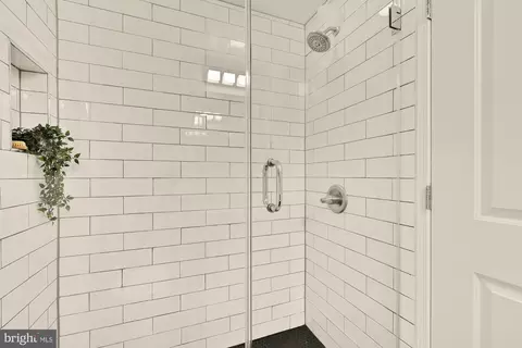 Bath - 760 Gresham Pl NW, Washington, DC 20001 photo 2 of 4