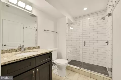 Bath - 760 Gresham Pl NW, Washington, DC 20001 photo 4 of 4