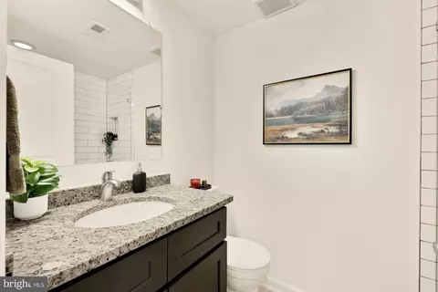 Bath - 760 Gresham Pl NW, Washington, DC 20001 photo 1 of 4