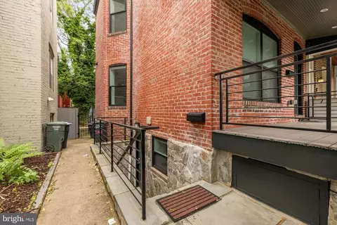 Exterior - 760 Gresham Pl NW, Washington, DC 20001 photo 3 of 8