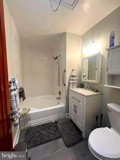 Bath - 439 21st St NE, Washington, DC 20002 photo 1 of 2