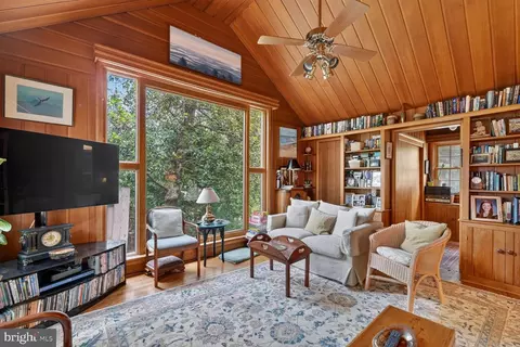 Living - 2260 48th St NW, Washington, DC 20007 photo 14 of 14