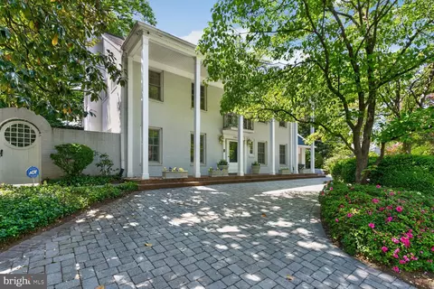 2260 48th St NW, Washington, DC 20007