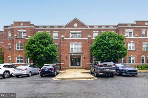 3611 38th St NW #305, Washington, DC 20016