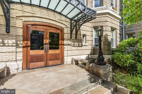 3220 17th St NW #205, Washington, DC 20010