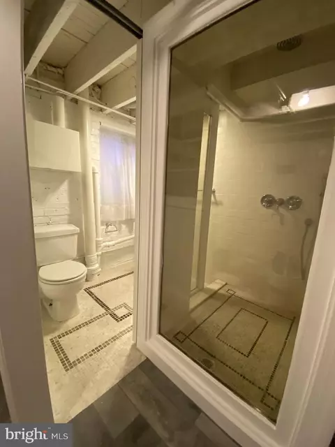 Bath - 417 G St NE, Washington, DC 20002 photo 2 of 4