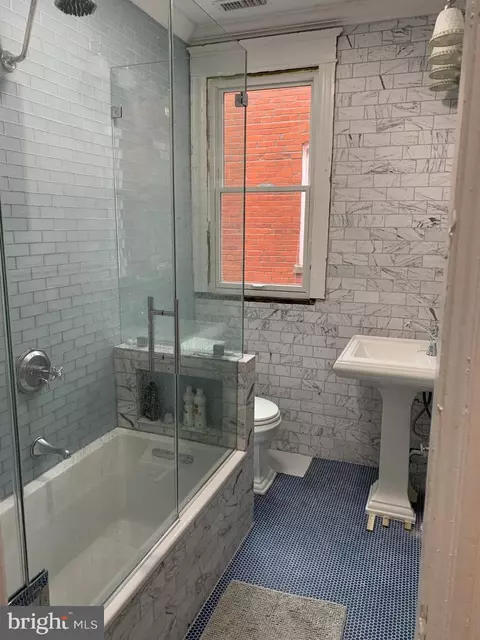 Bath - 417 G St NE, Washington, DC 20002 photo 4 of 4