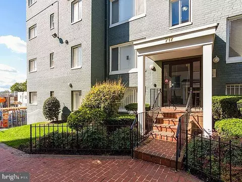 717 Brandywine St SE #304, Washington, DC 20032