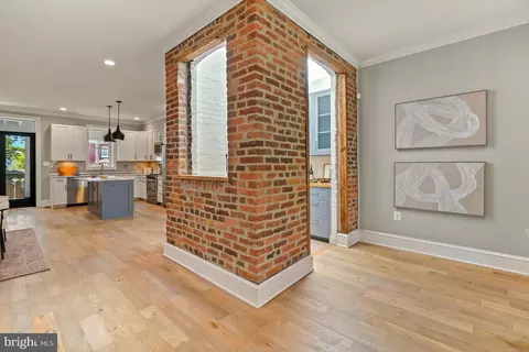 Entry Way - 822 11th St NE, Washington, DC 20002 photo 2 of 10
