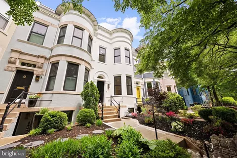 324 5th St SE, Washington, DC 20003