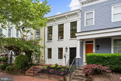Exterior - 533 6th St SE, Washington, DC 20003 photo 2 of 6